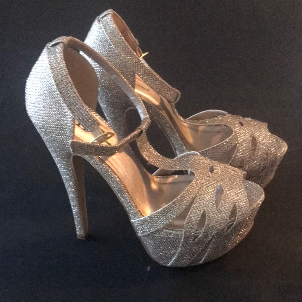 Heels - Picture 2 of 3